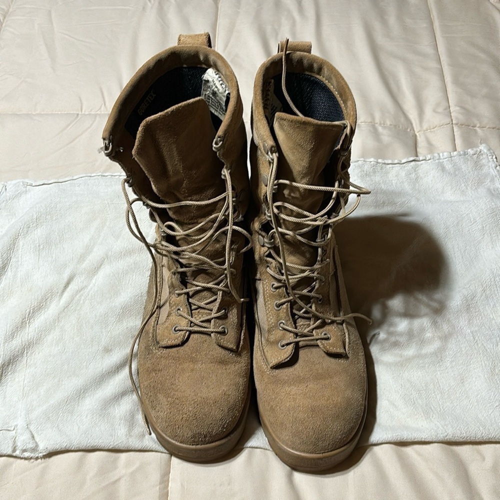 Men’s, size 12, tan, Bates brand military style tactical boots.